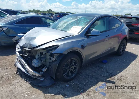 2024 Tesla Model Y Long Range Dual Motor All-Wheel Drive/Rwd from USA, damaged, VIN 7SAYGDED1RA327121